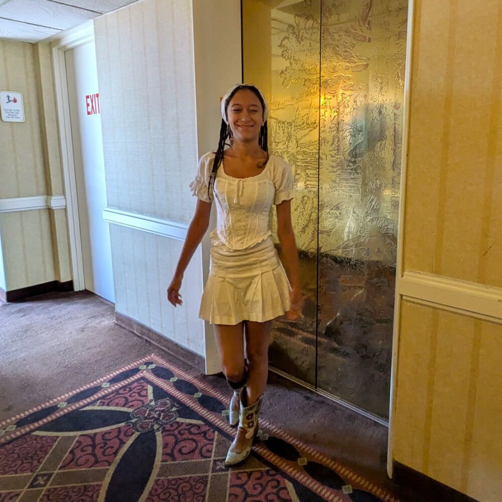 Meet your Posher, Sophie L